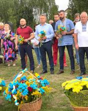 Небо не втрималося і заплакало... Небо не втрималося і заплакало...