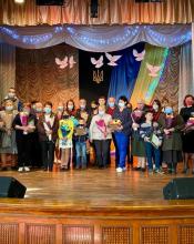 Їм завжди присутні аплодують стоячи ... Їм завжди присутні аплодують стоячи ...
