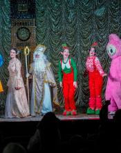 «Пригоди Святого Миколая»: у Бучі відбулися різдвяні вистави для дітей.