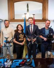 «Ми не сидимо й не чекаємо – ми діємо»: бучанка, яка пережила окупацію, допомагає збирати дрони для Збройних Сил України