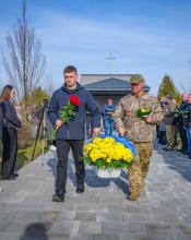 Тут – імена, за якими стоять долі й мрії. Тут – біль, який не стихає з роками. У переддень четвертої річниці звільнення Бучі вшанували пам’ять тих, хто віддав своє життя за Україну.