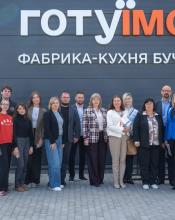 До Бучі завітала делегація Центрального агентства з управління проєктами Литви, щоб ознайомитися з роботою Фабрики-кухні «ГотуЇмо»