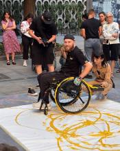 Замість пензля – крісло колісне: наш земляк Валентин Олексієнко встановив Рекорд України