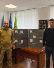 Бучанська громада передала чотири пристрої Starlink для наших Захисників.