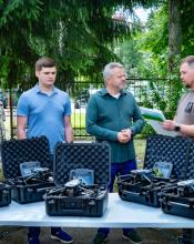Підтримуємо сили ЗСУ на Харківському напрямку. Передали пʼять Mavic 3T для 57-мої окремої мотопіхотної бригади імені кошового отамана Костя Гордієнка, яка утримує позиції біля Вовчанська