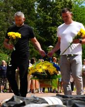 Бучанська громада вшанувала пам'ять жертв війни в Україні Бучанська громада вшанувала пам'ять жертв війни в Україні