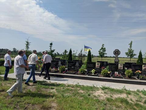 Вічна пам`ять загиблим! Вічна пам`ять загиблим!