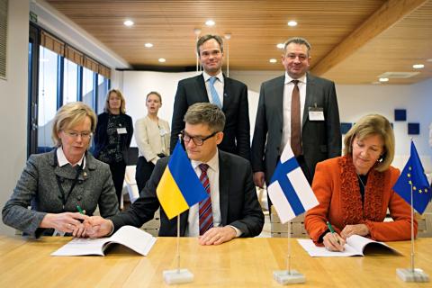 МЗС Фінляндії та корпорація NEFCO підписали угоду про створення цільового фонду для фінансування проектів «чистої» енергетики в Україні МЗС Фінляндії та корпорація NEFCO підписали угоду про створення цільового фонду для фінансування проектів «чистої» енергетики в Україні