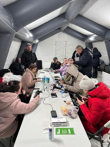 Працює Пункт Незламності на Київській площі Працює Пункт Незламності на Київській площі