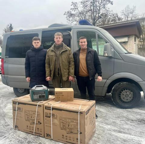 Продовжуємо допомагати нашим військовим на фронті. Продовжуємо допомагати нашим військовим на фронті.