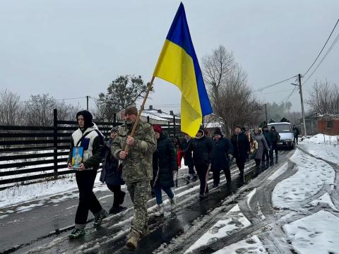 Бучанська громада попрощалася з Героєм – 34-річним Сергієм Сиротовим із селища Бабинці Бучанська громада попрощалася з Героєм – 34-річним Сергієм Сиротовим із селища Бабинці