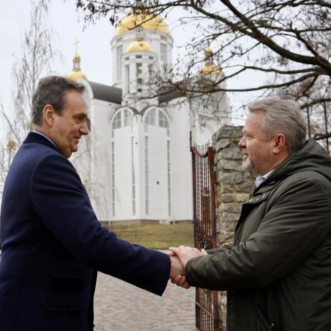 До Бучі з візитом прибув Жан-Ерік де Загон — голова Європейського інвестиційного банку в Україні