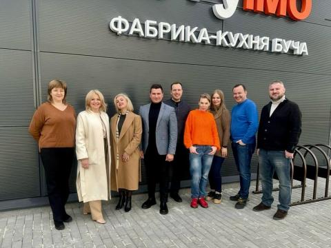 Представники Запорізької міської ради на чолі з головою депутатської комісії з питань освіти, науки, культури, туризму, молоді та спорту Інною Пенчук відвідали Бучу Представники Запорізької міської ради на чолі з головою депутатської комісії з питань освіти, науки, культури, туризму, молоді та спорту Інною Пенчук відвідали Бучу