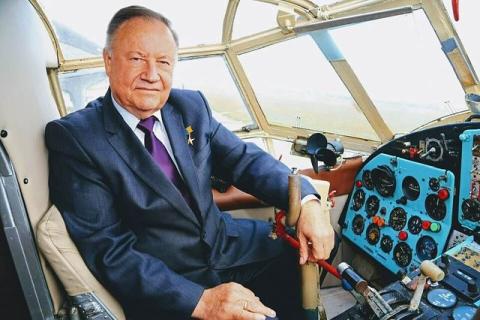 Він розправив крила «Мрії»: сьогодні святкує День народження легенда світової авіації Олександр Галуненко