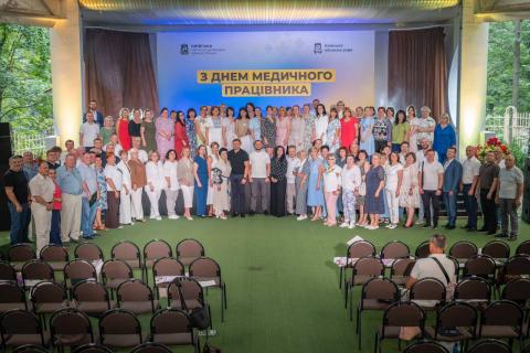 Будьте здорові: у Бучі відзначили тих, хто щодня дбає про наше здоров’я