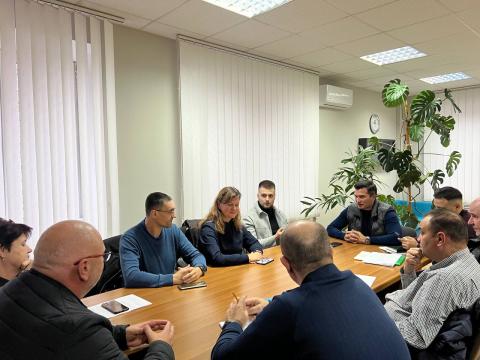 Стабільний мобільний зв’язок під час блекаутів. У Бучі відбулася робоча нарада, присвячена питанням сталості мобільного зв’язку у випадку тривалих відключень електроенергії Стабільний мобільний зв’язок під час блекаутів. У Бучі відбулася робоча нарада, присвячена питанням сталості мобільного зв’язку у випадку тривалих відключень електроенергії