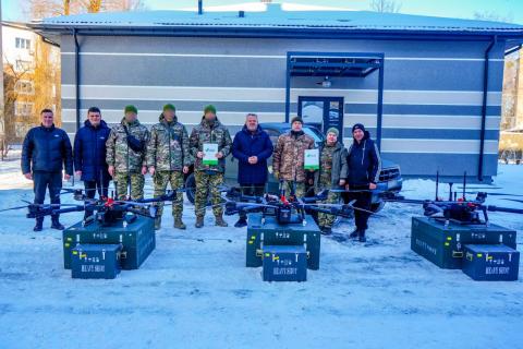 Бучанська громада передала спецпідрозділам Головного управління розвідки три БпЛА Heavy Shot «Жвавий». Бучанська громада передала спецпідрозділам Головного управління розвідки три БпЛА Heavy Shot «Жвавий».