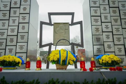 Чотири роки, як ми живемо з болем, що не минає. Чотири роки, як змінилося життя кожної родини. Чотири роки, які ніхто не поверне.