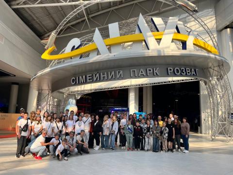 Молодь, що надихає: у рамках обміну національного проєкту «Пліч-о-пліч: згуртовані громади» до Бучі завітали 50 дітей з різних куточків України Молодь, що надихає: у рамках обміну національного проєкту «Пліч-о-пліч: згуртовані громади» до Бучі завітали 50 дітей з різних куточків України