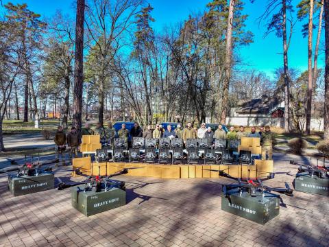 Передали допомогу для 16 бойових бригад, у яких служать наші земляки. На цю підтримку Бучанська громада спрямувала 12 мільйонів гривень.