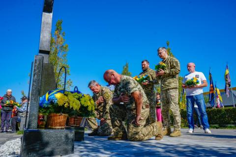 У День пам’яті Захисників і Захисниць України у Бучі вшанували тих, хто віддав життя за свободу нашої землі У День пам’яті Захисників і Захисниць України у Бучі вшанували тих, хто віддав життя за свободу нашої землі