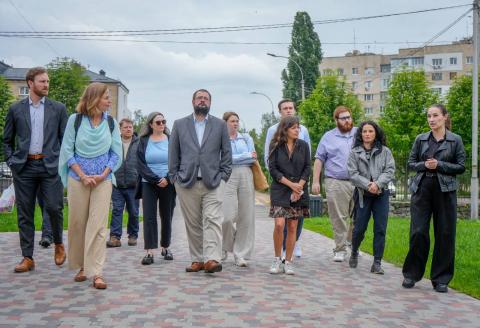 До Бучі завітали працівники апаратів членів Палати представників Конгресу США До Бучі завітали працівники апаратів членів Палати представників Конгресу США