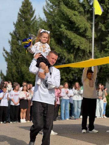 Перший дзвоник пролунав у Бучанській громаді – серця маленьких українців наповнились очікуванням нового етапу в житті Перший дзвоник пролунав у Бучанській громаді – серця маленьких українців наповнились очікуванням нового етапу в житті