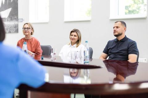 Перша леді України Олена Зеленська відвідала Пластовий вишкільний центр у Бучі