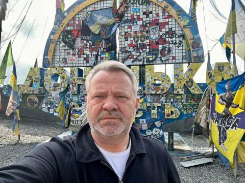 Наша Донеччина. 10 пікапів і 1000 FPV-дронів передала Київщина для потреб 72-ї окремої механізованої бригади, яка тримає оборону в найгарячіших точках фронту Наша Донеччина. 10 пікапів і 1000 FPV-дронів передала Київщина для потреб 72-ї окремої механізованої бригади, яка тримає оборону в найгарячіших точках фронту