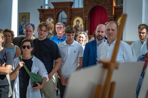 До Бучі завітали представники дипломатичного корпусу та міжнародних організацій, аби вшанувати памʼять невинних жертв російської окупації