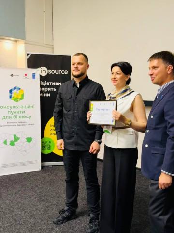 Центр надання адміністративних послуг Бучанської міської ради отримав сертифікат на передачу комп’ютерної техніки та меблів для створення консультаційного пункту для бізнесу