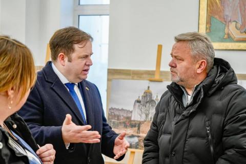 До Бучі завітав міністр Форін офісу Великої Британії з питань Європи, Північної Америки та заморських територій Стівен Дауті, як чергове свідчення солідарності Великої Британії з Україною