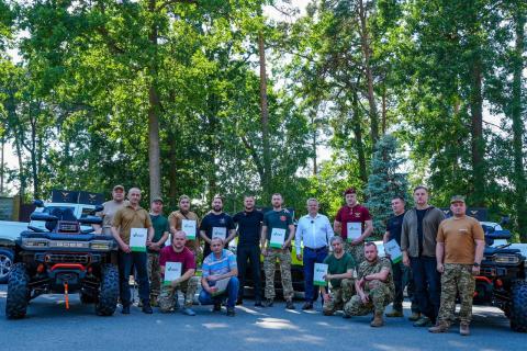 Конвертуємо нашу лють у підтримку війська: понад 10 мільйонів гривень Бучанська громада спрямувала на транспорт і техніку для дев’яти підрозділів Сил оборони України Конвертуємо нашу лють у підтримку війська: понад 10 мільйонів гривень Бучанська громада спрямувала на транспорт і техніку для дев’яти підрозділів Сил оборони України