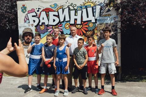 У Бабинцях пройшов благодійний турнір з боксу пам’яті Артема «Плємяш» Галаки та всіх загиблих Героїв