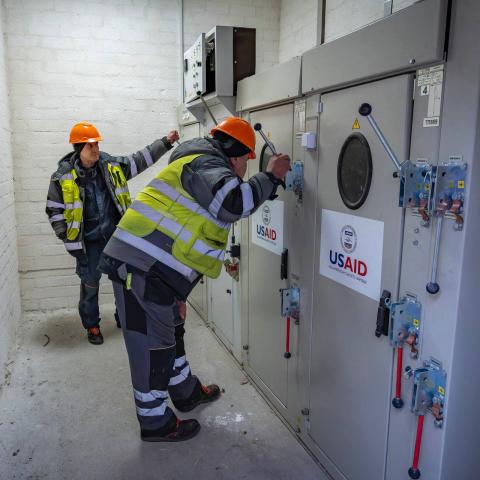 У Бучанській громаді триває заміна старих трансформаторів на нові