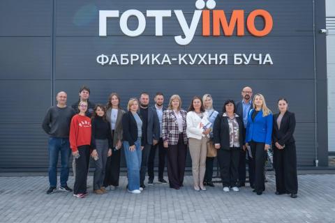 До Бучі завітала делегація Центрального агентства з управління проєктами Литви, щоб ознайомитися з роботою Фабрики-кухні «ГотуЇмо»