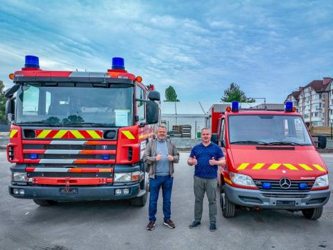 Бучанська громада отримала дві спеціалізовані автівки від партнерів зі Швейцарії — пожежне авто Scania та аварійно-рятувальний автомобіль Mercedes-Benz Бучанська громада отримала дві спеціалізовані автівки від партнерів зі Швейцарії — пожежне авто Scania та аварійно-рятувальний автомобіль Mercedes-Benz