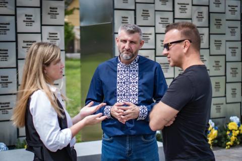 До Бучі завітав журналіст та блогер із США Оскар Алехандро Перес Мартінес