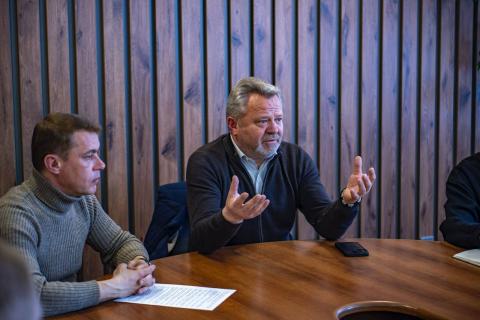 У Бучі відбулося перше засідання у рамках флагманського проєкту Міністерства розвитку громад та територій України «Безбар'єрні маршрути» У Бучі відбулося перше засідання у рамках флагманського проєкту Міністерства розвитку громад та територій України «Безбар'єрні маршрути»