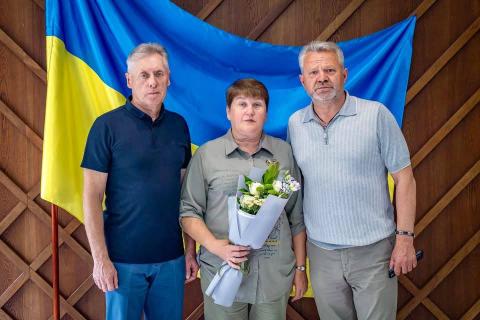 До Дня Конституції України вшанували тих, хто власною відвагою творить нашу історію — обороняє свободу і незалежність До Дня Конституції України вшанували тих, хто власною відвагою творить нашу історію — обороняє свободу і незалежність