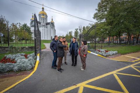У межах проєкту «Рух без бар’єрів» до Бучі завітала уповноважена Президента України з питань безбар’єрності Тетяна Ломакіна У межах проєкту «Рух без бар’єрів» до Бучі завітала уповноважена Президента України з питань безбар’єрності Тетяна Ломакіна