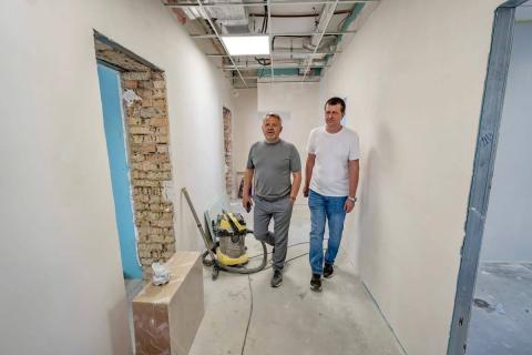 Бучанський міський голова перевірив хід будівництва Бучанського центру реабілітації для дітей з інвалідністю, що по вулиці Захисників України Бучанський міський голова перевірив хід будівництва Бучанського центру реабілітації для дітей з інвалідністю, що по вулиці Захисників України