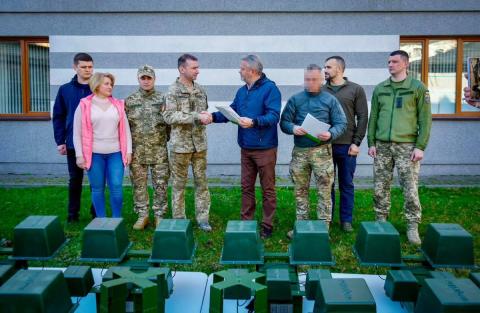 Бучанська громада передала нову партію допомоги ЗСУ: шість сучасних РЕБ-систем та дрони для посилення оборони Бучанська громада передала нову партію допомоги ЗСУ: шість сучасних РЕБ-систем та дрони для посилення оборони