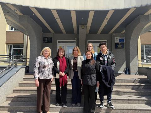 До Бучі з робочим візитом завітала Маріко Укійо – керівниця Національної асоціації фахівців психічного здоровʼя Японії та засновниця центру «Шібуя Хімаварі», який із 2022 року допоміг уже понад 1500 українцям у Японії відновити психологічний стан.