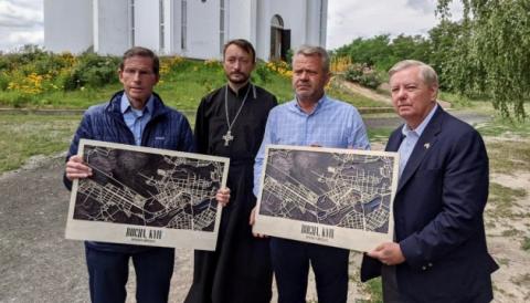 Бучу відвідали сенатори США