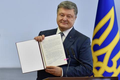 Президент підписав Закони щодо особливостей доступу осіб з особливими потребами до освітніх послуг та транспортного обслуговування таких осіб Президент підписав Закони щодо особливостей доступу осіб з особливими потребами до освітніх послуг та транспортного обслуговування таких осіб