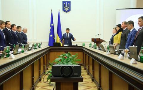 УРЯД ПІДВИЩИВ ЗАРПЛАТИ ВІЙСЬКОВОСЛУЖБОВЦЯМ УРЯД ПІДВИЩИВ ЗАРПЛАТИ ВІЙСЬКОВОСЛУЖБОВЦЯМ