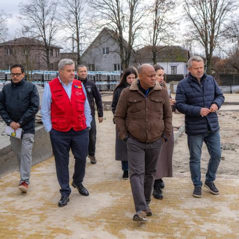 У Бабинцях триває комплексне оновлення центру селища. 