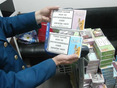 У пункті пропуску «Бориспіль» митниками попереджено незаконне ввезення 67 кг тютюну для кальянів