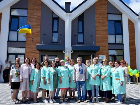 У Бучі відкрили нову та сучасну Амбулаторію групової практики — третій новозбудований медичний заклад з моменту деокупації громади У Бучі відкрили нову та сучасну Амбулаторію групової практики — третій новозбудований медичний заклад з моменту деокупації громади